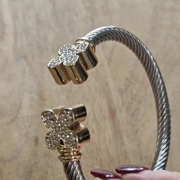 Elegant Gold and Silver Women's Bracelet - Picture 9 of 9